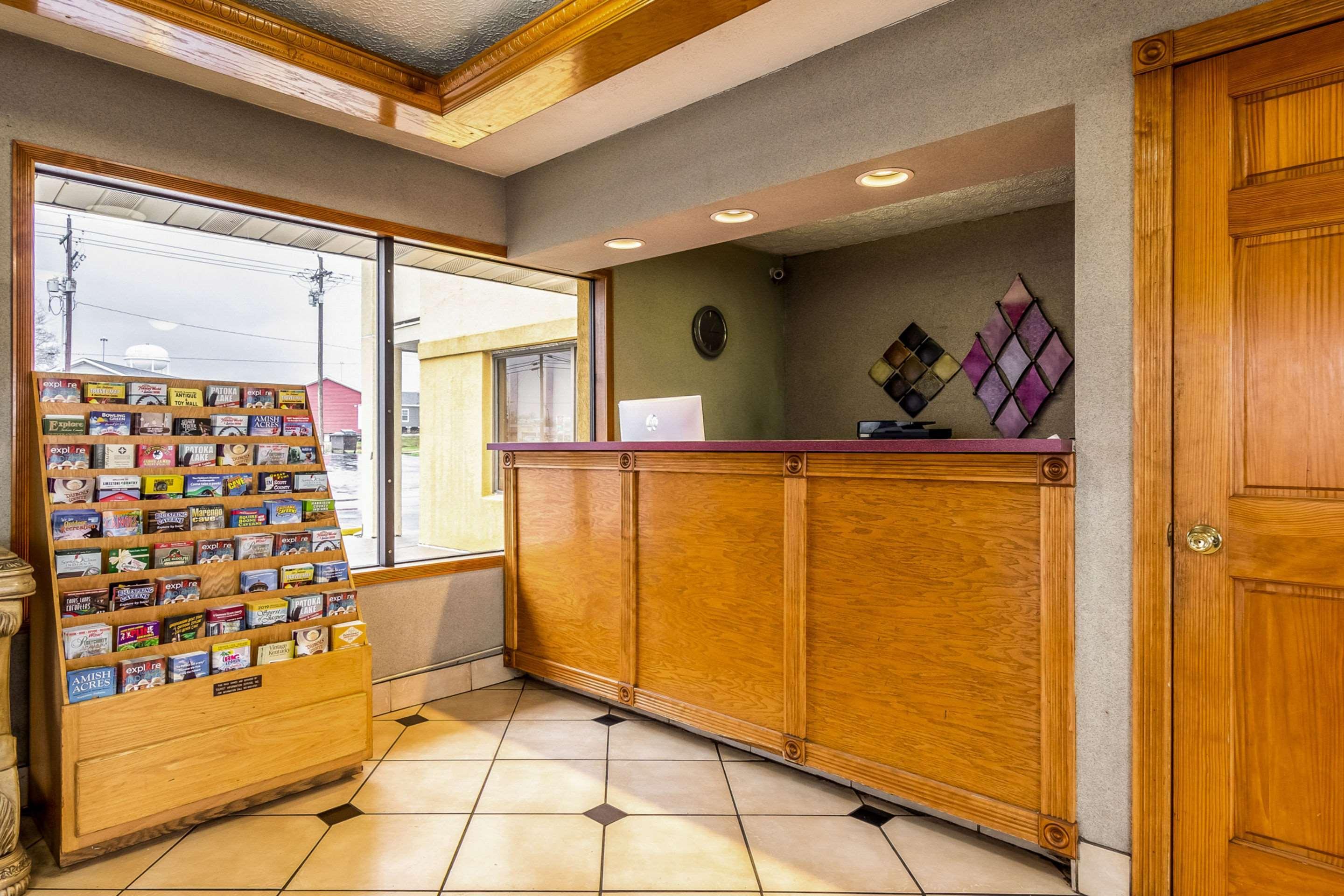 Econo Lodge Seymour Exterior photo